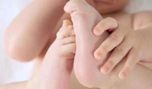 Visage de bébé irrité, comment faire ?